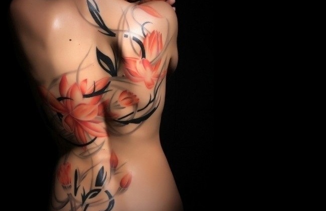 TOP 15: Mujeres con tatuajes en la espalda.
